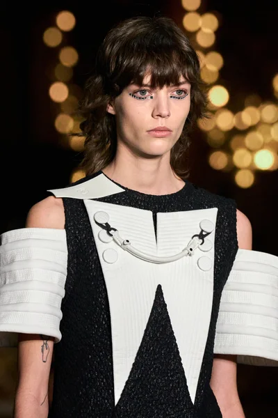 Look 27